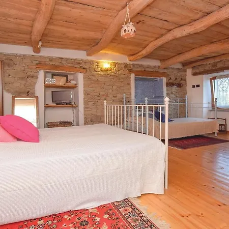 Beautiful In W/ 1 Bedrooms Holiday home Prasco